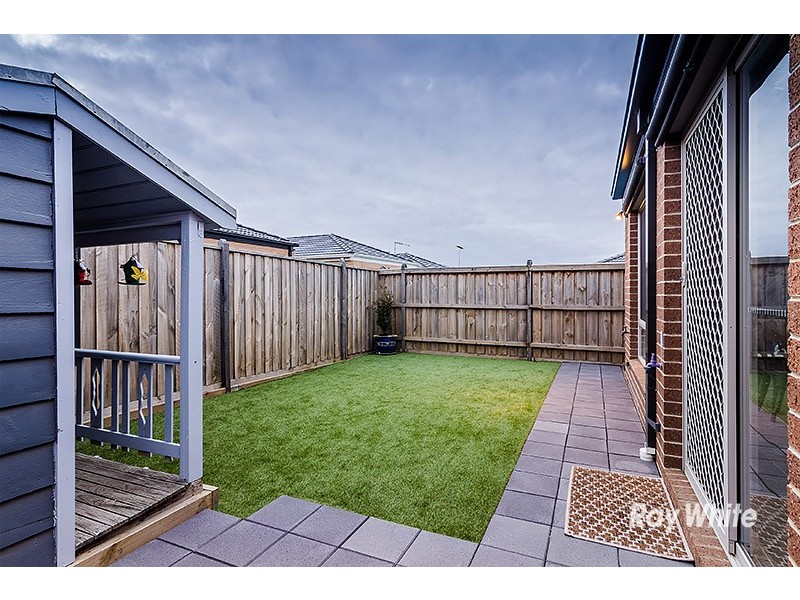 16 Illawarra Avenue, Clyde VIC 3978