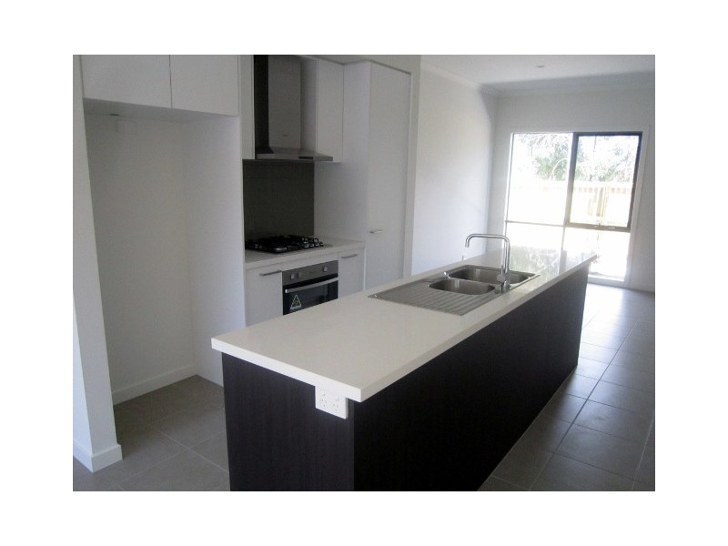 17/2 Sanoma Drive, Skye VIC 3977