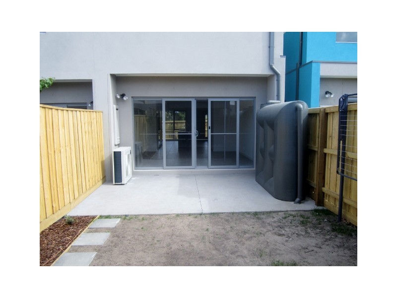 17/2 Sanoma Drive, Skye VIC 3977