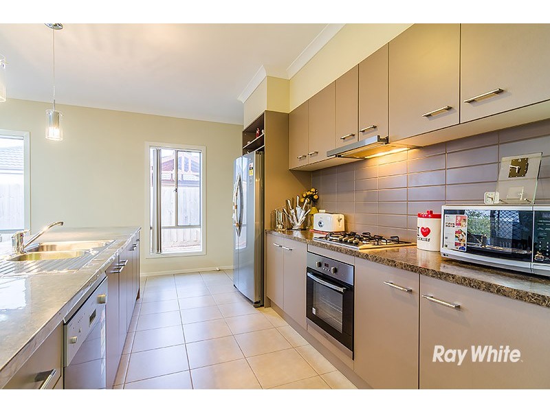 4 Kirwan Drive, Cranbourne East VIC 3977