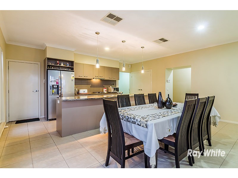 4 Kirwan Drive, Cranbourne East VIC 3977