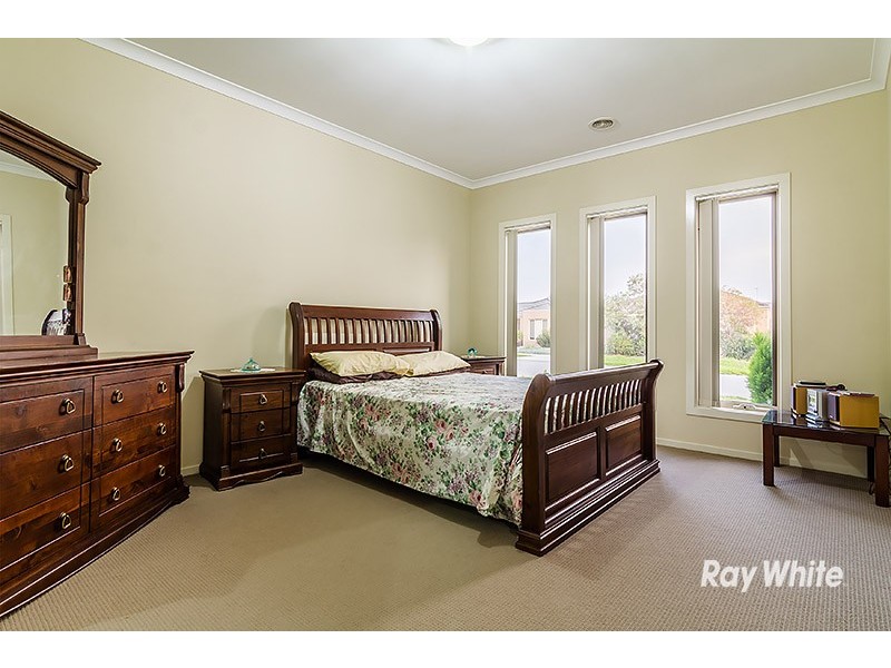 4 Kirwan Drive, Cranbourne East VIC 3977
