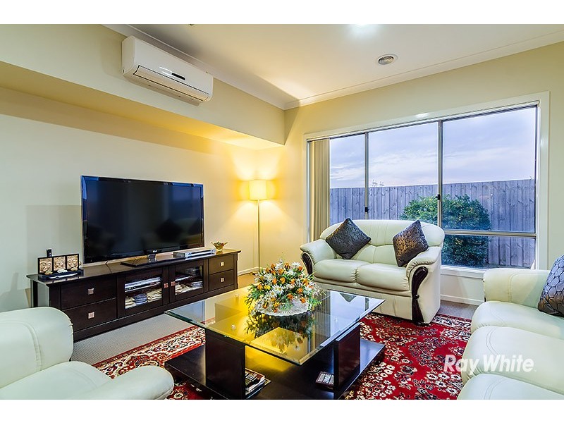 4 Kirwan Drive, Cranbourne East VIC 3977