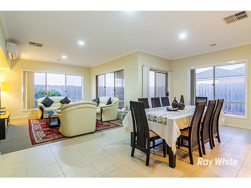 4 Kirwan Drive, Cranbourne East VIC 3977