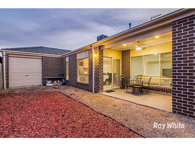 4 Kirwan Drive, Cranbourne East VIC 3977
