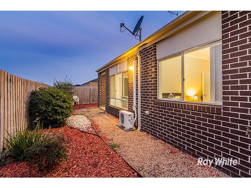 4 Kirwan Drive, Cranbourne East VIC 3977