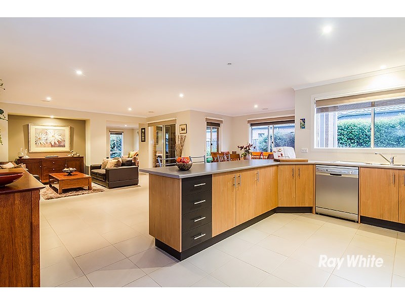 9 Caribbean Pine Court, Lyndhurst VIC 3975