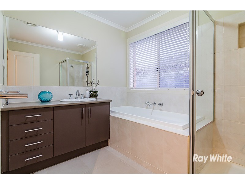 9 Caribbean Pine Court, Lyndhurst VIC 3975