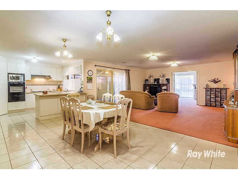 13 Slessor Avenue, Lynbrook VIC 3975