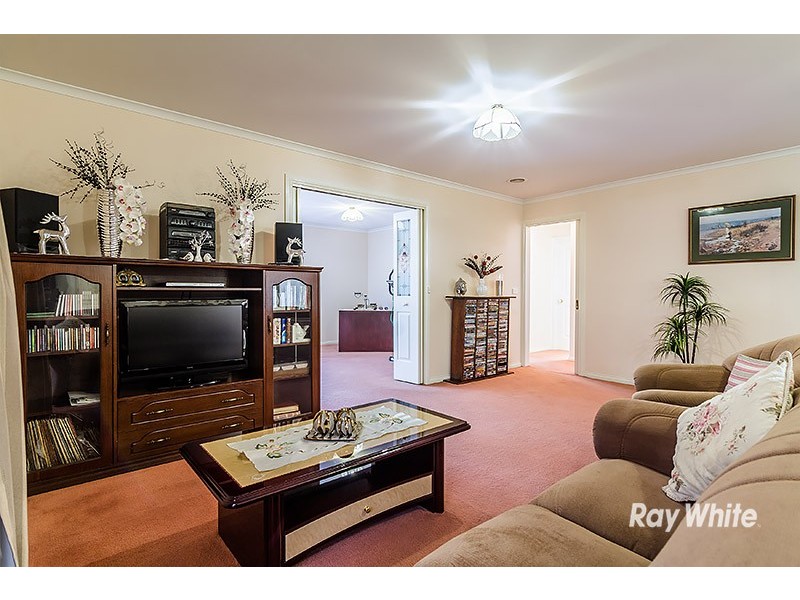 13 Slessor Avenue, Lynbrook VIC 3975