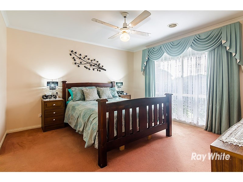 13 Slessor Avenue, Lynbrook VIC 3975