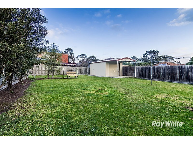 13 Slessor Avenue, Lynbrook VIC 3975