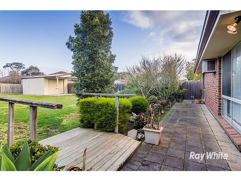 13 Slessor Avenue, Lynbrook VIC 3975