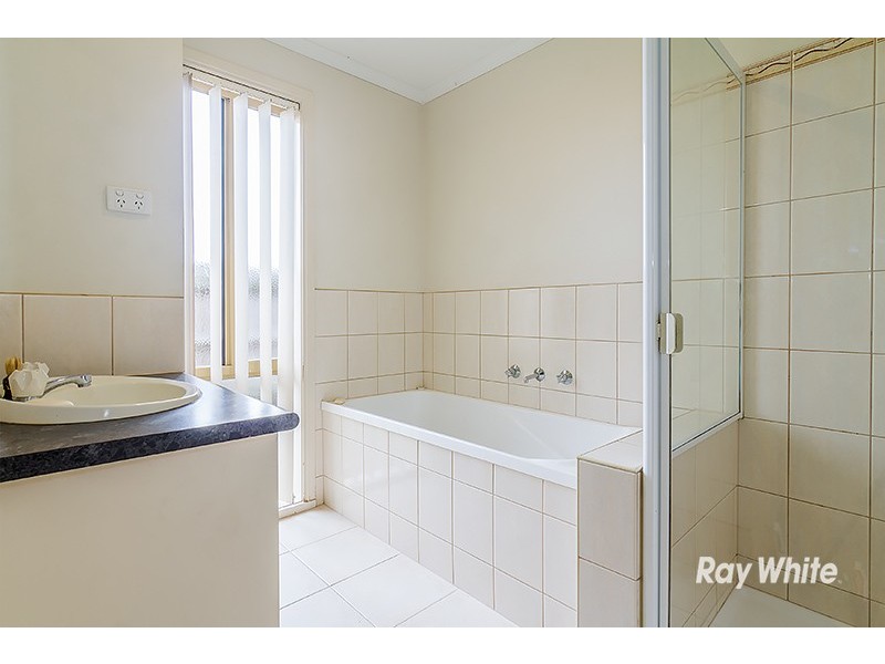 28 Geebung Road, Cranbourne West VIC 3977