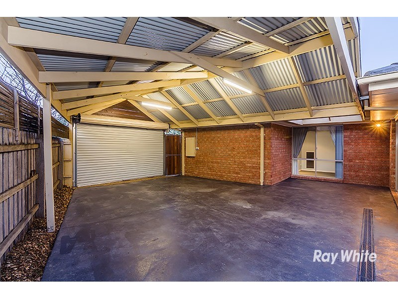 18 Loganberry Close, Cranbourne North VIC 3977