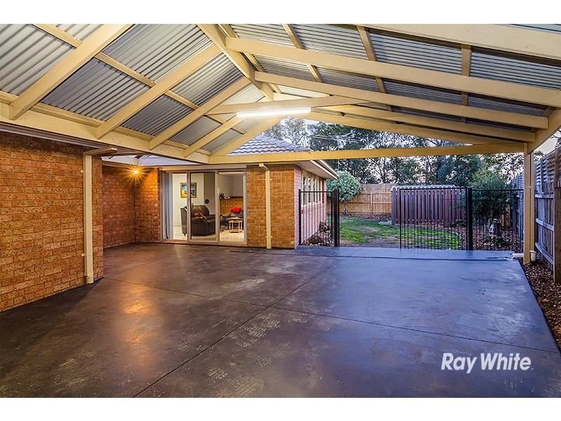 18 Loganberry Close, Cranbourne North VIC 3977