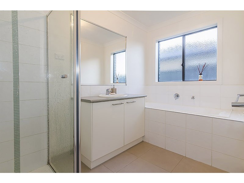 28 Archers Field Drive, Cranbourne East VIC 3977