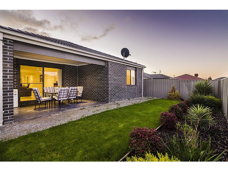 28 Archers Field Drive, Cranbourne East VIC 3977