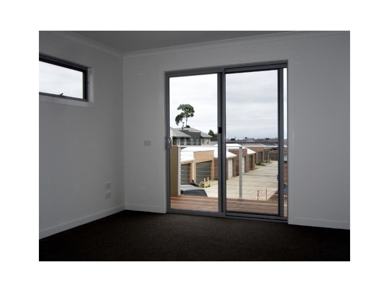 13/2 Sanoma Drive, Skye VIC 3977