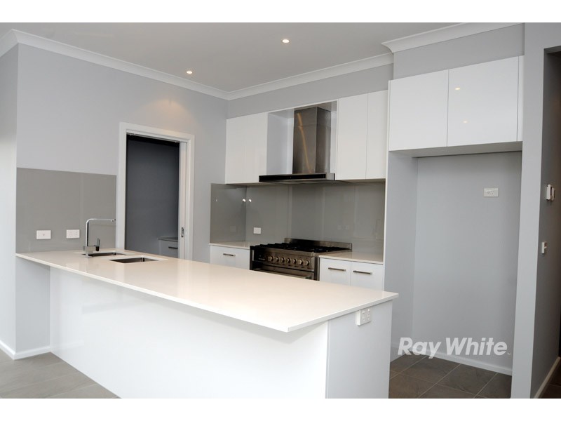 38 Alarah Boulevard, Cranbourne West VIC 3977