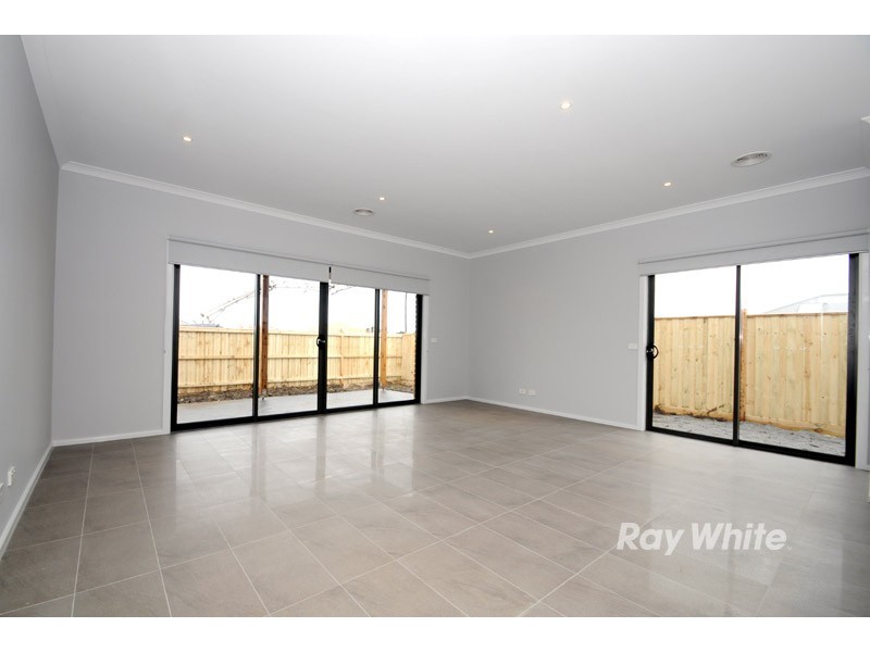 38 Alarah Boulevard, Cranbourne West VIC 3977