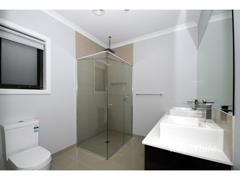 38 Alarah Boulevard, Cranbourne West VIC 3977