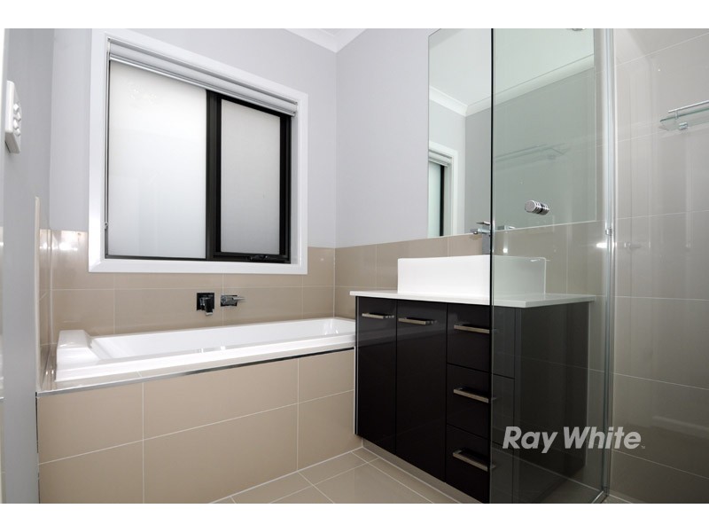 38 Alarah Boulevard, Cranbourne West VIC 3977