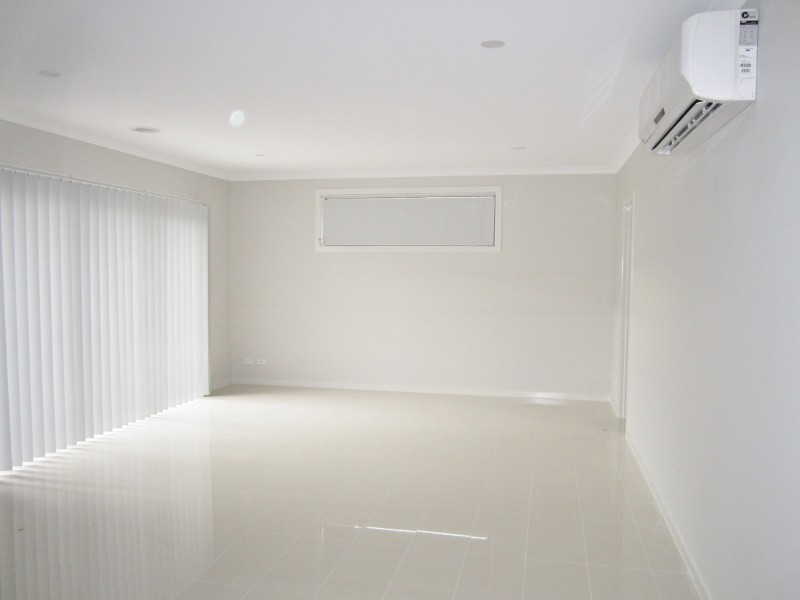 1/15 Dearing Avenue, Cranbourne VIC 3977