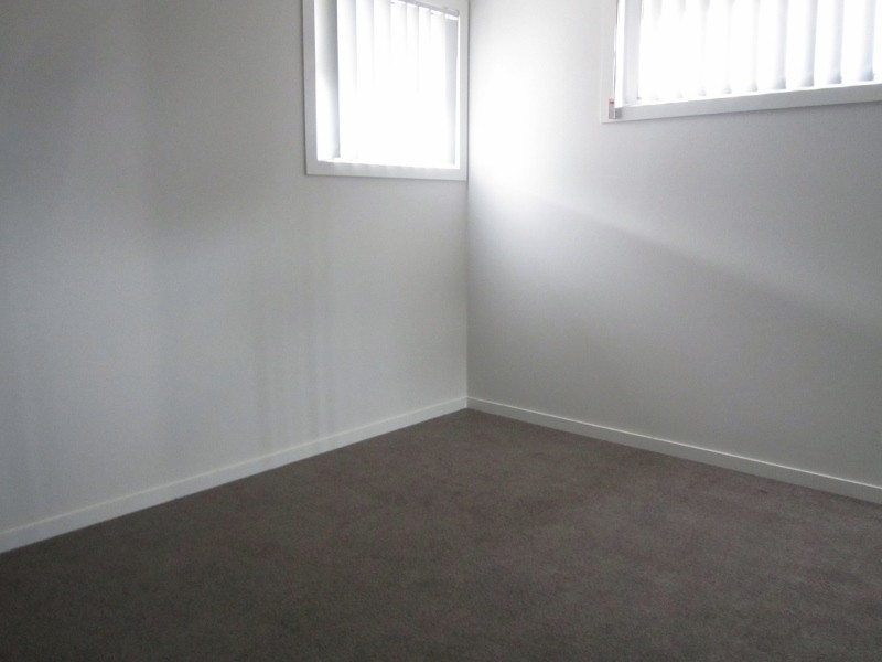 1/15 Dearing Avenue, Cranbourne VIC 3977