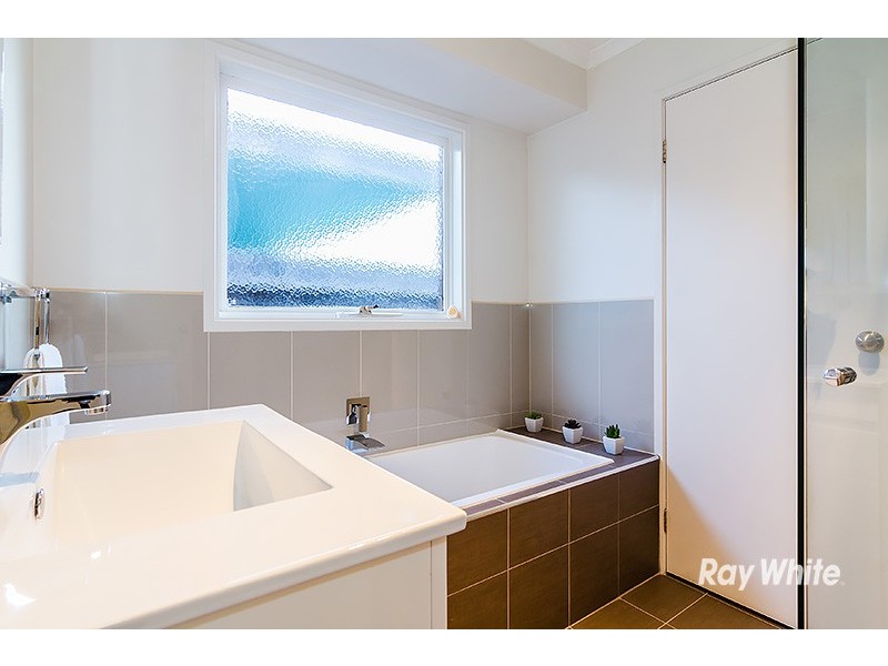 37 Maculata Drive, Cranbourne West VIC 3977