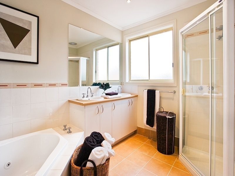 6 Amhurst Drive, Narre Warren South VIC 3805