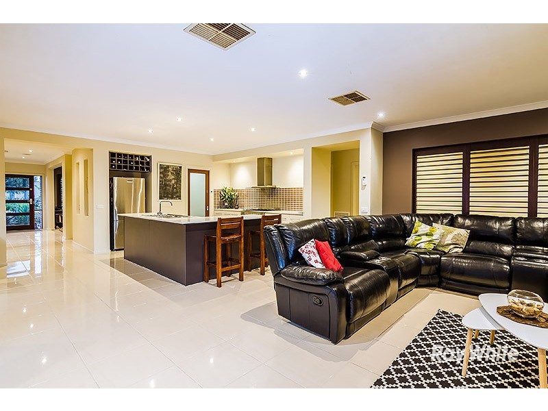 37 Wild Scotchman Way, Cranbourne East VIC 3977