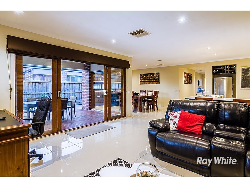 37 Wild Scotchman Way, Cranbourne East VIC 3977