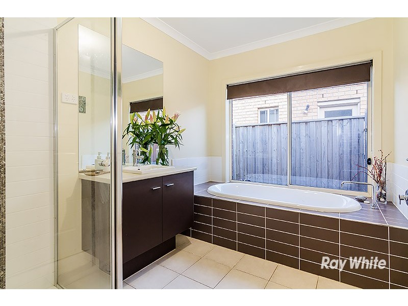 37 Wild Scotchman Way, Cranbourne East VIC 3977