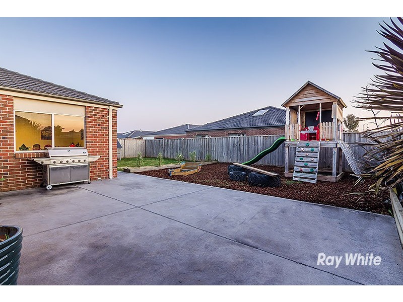 37 Wild Scotchman Way, Cranbourne East VIC 3977