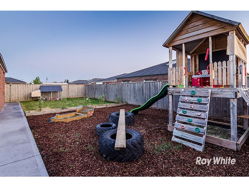 37 Wild Scotchman Way, Cranbourne East VIC 3977