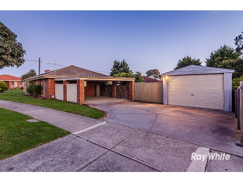46 Courtenay Avenue, Cranbourne North VIC 3977