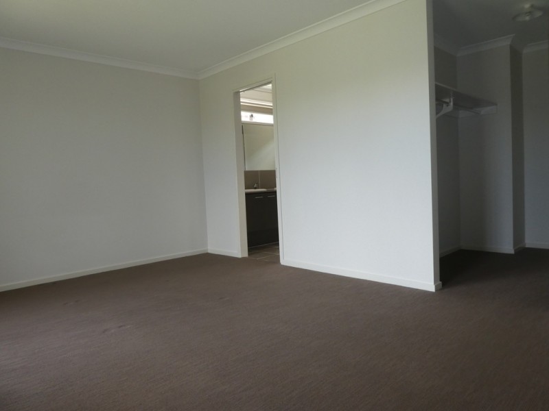 167 Lineham Drive, Cranbourne East VIC 3977