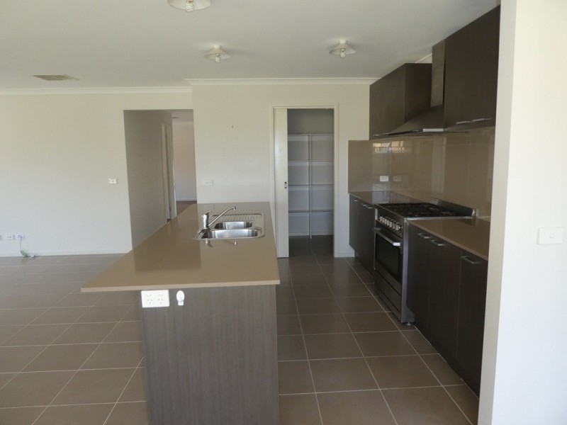 167 Lineham Drive, Cranbourne East VIC 3977