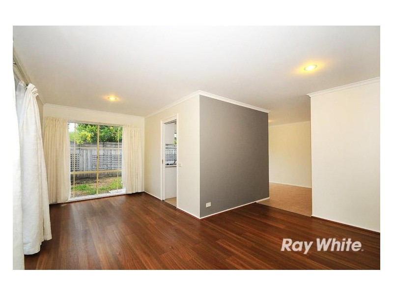 8 Parkside Mews, Cranbourne West VIC 3977