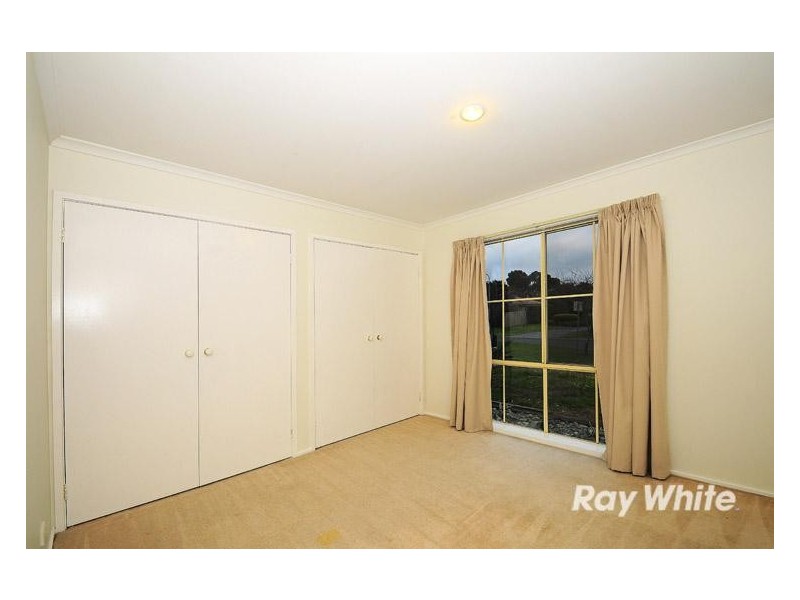 8 Parkside Mews, Cranbourne West VIC 3977