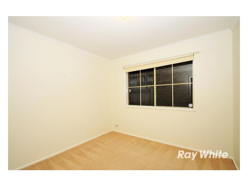 8 Parkside Mews, Cranbourne West VIC 3977