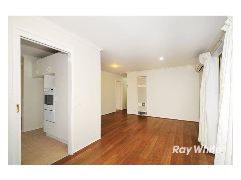 8 Parkside Mews, Cranbourne West VIC 3977