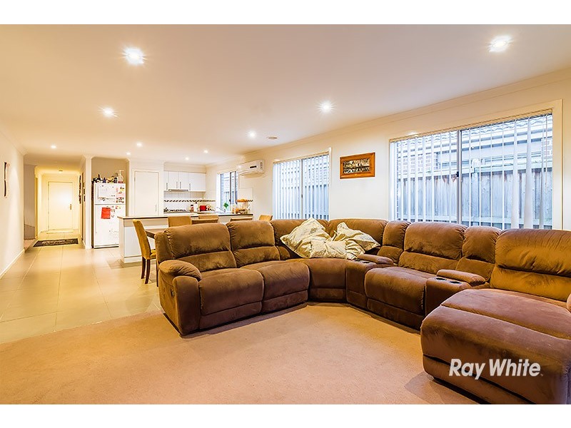 18 Islington Ave, Cranbourne North VIC 3977