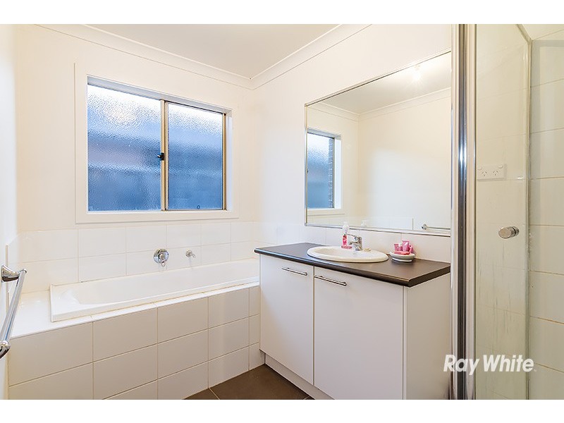 18 Islington Ave, Cranbourne North VIC 3977