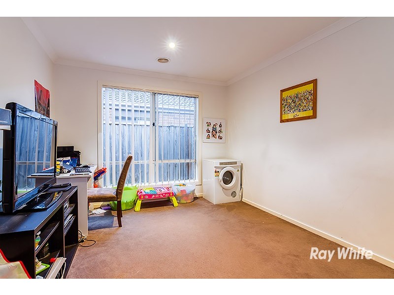 18 Islington Ave, Cranbourne North VIC 3977