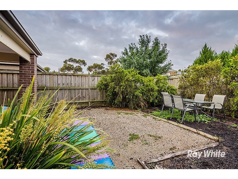 18 Islington Ave, Cranbourne North VIC 3977
