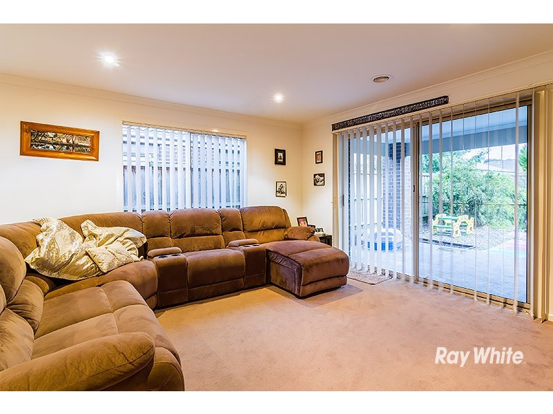 18 Islington Ave, Cranbourne North VIC 3977