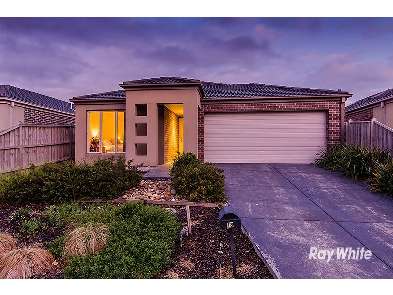 18 Islington Ave, Cranbourne North VIC 3977