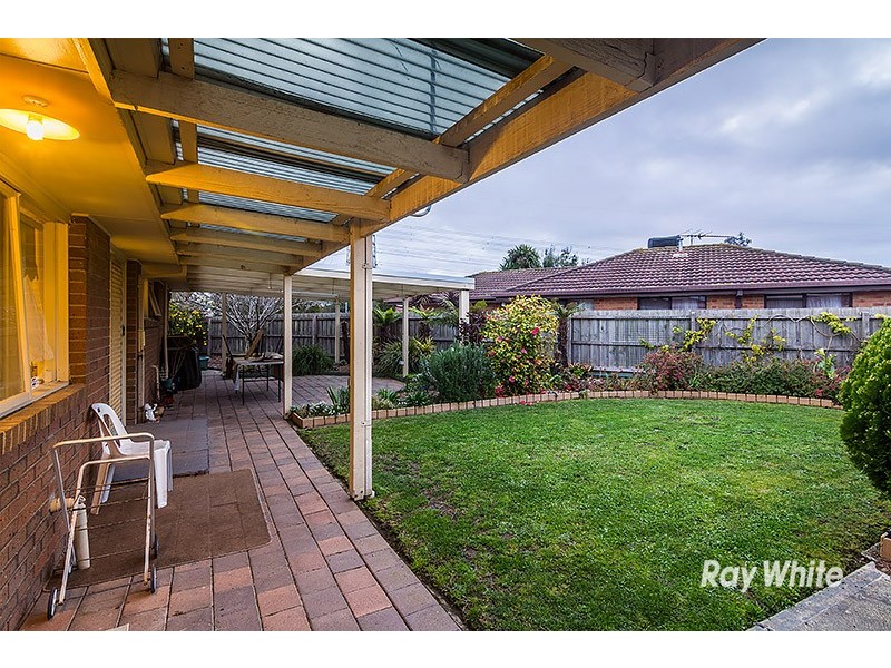 6 Ayres Close, Cranbourne North VIC 3977